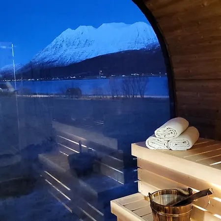 Idyllisk Hus Med Sauna Og Jacuzzi, Lyngen 度假居