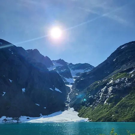 Idyllisk Hus Med Sauna Og Jacuzzi, Lyngen