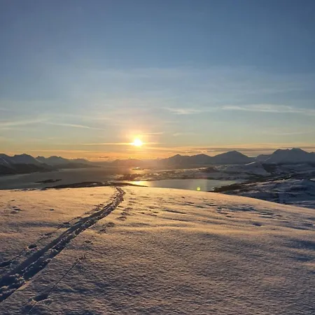 Idyllisk Hus Med Sauna Og Jacuzzi, Lyngen 度假居 *