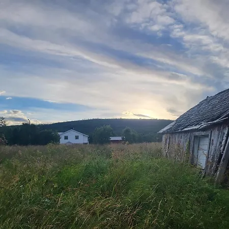 度假居 Idyllisk Hus Med Sauna Og Jacuzzi, Lyngen