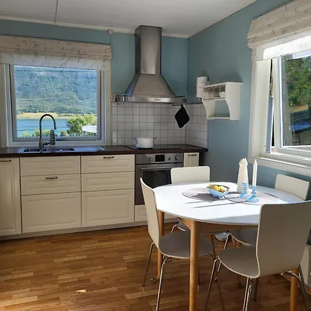 Idyllisk Hus Med Sauna Og Jacuzzi, Lyngen 度假居 *