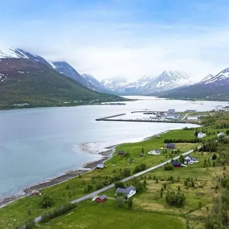 度假居 Idyllisk Hus Med Sauna Og Jacuzzi, Lyngen Nord-Lenangen