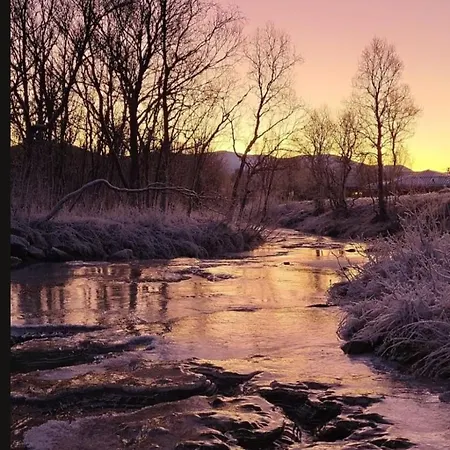 Idyllisk Hus Med Sauna Og Jacuzzi, Lyngen 度假居