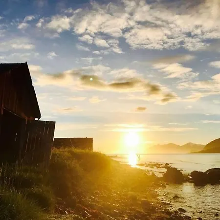 펜션 Idyllisk Hus Med Sauna Og Jacuzzi, Lyngen