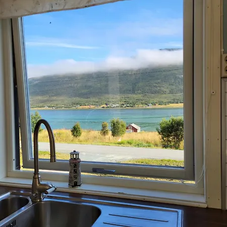 Idyllisk Hus Med Sauna Og Jacuzzi, Lyngen Nord-Lenangen