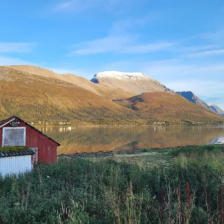 度假居 Idyllisk Hus Med Sauna Og Jacuzzi, Lyngen Nord-Lenangen