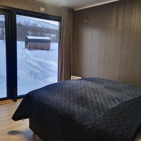 Idyllisk Hus Med Sauna Og Jacuzzi, Lyngen بيت للعطل Nord-Lenangen