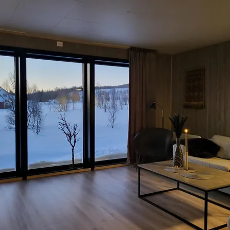Idyllisk Hus Med Sauna Og Jacuzzi, Lyngen بيت للعطل Nord-Lenangen