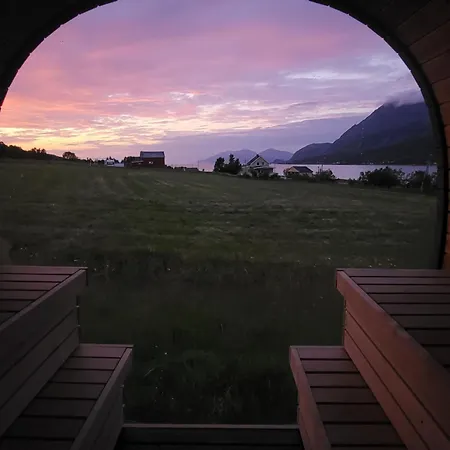 Idyllisk Hus Med Sauna Og Jacuzzi, Lyngen