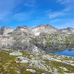 Idyllisk Hus Med Sauna Og Jacuzzi, Lyngen Casa de Férias Nord-Lenangen