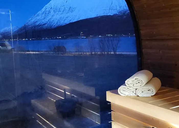 Idyllisk Hus Med Sauna Og Jacuzzi, Lyngen Dom wakacyjny