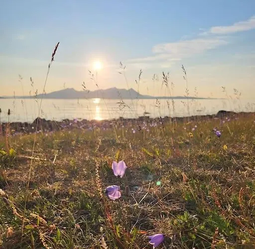 Idyllisk Hus Med Sauna Og Jacuzzi, Lyngen Nord-Lenangen
